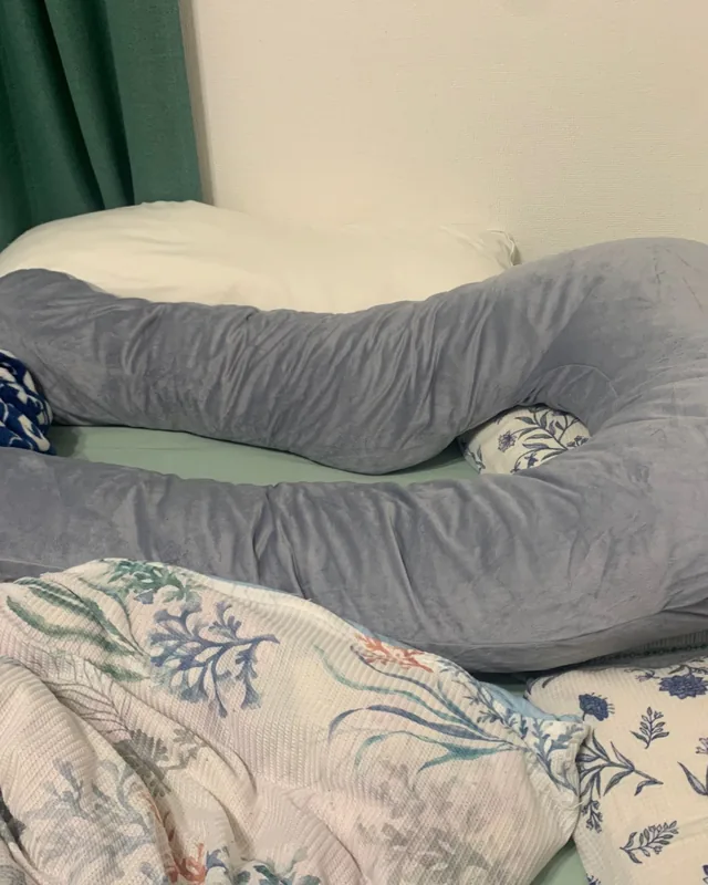Stillkissen XXL in U-Form von Nestwiege, fotografiert von J***n, verifizierte Käuferin