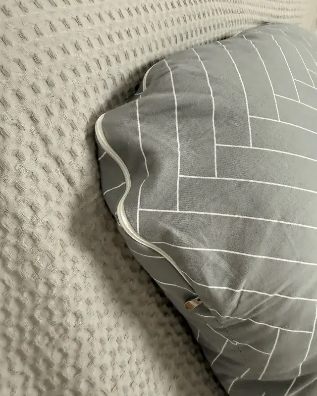 Stillkissen XXL in U-Form von Nestwiege, fotografiert von einer Käuferin