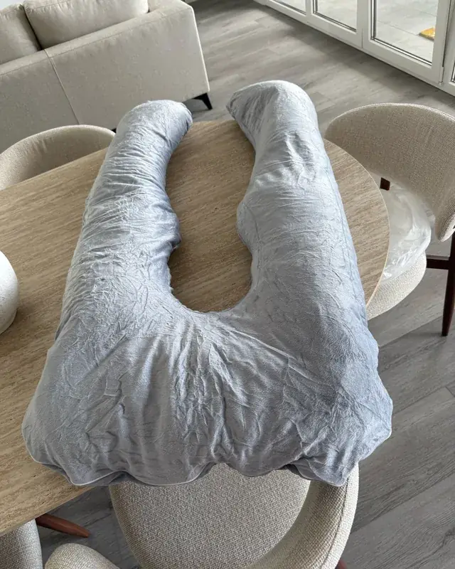 Stillkissen XXL in U-Form von Nestwiege, fotografiert von einer Käuferin