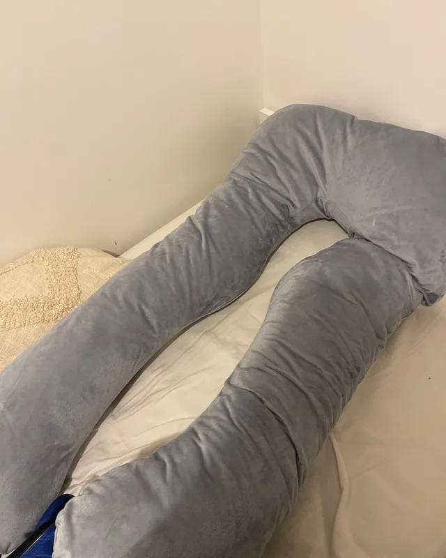 Stillkissen XXL in U-Form von Nestwiege, fotografiert von einer Käuferin